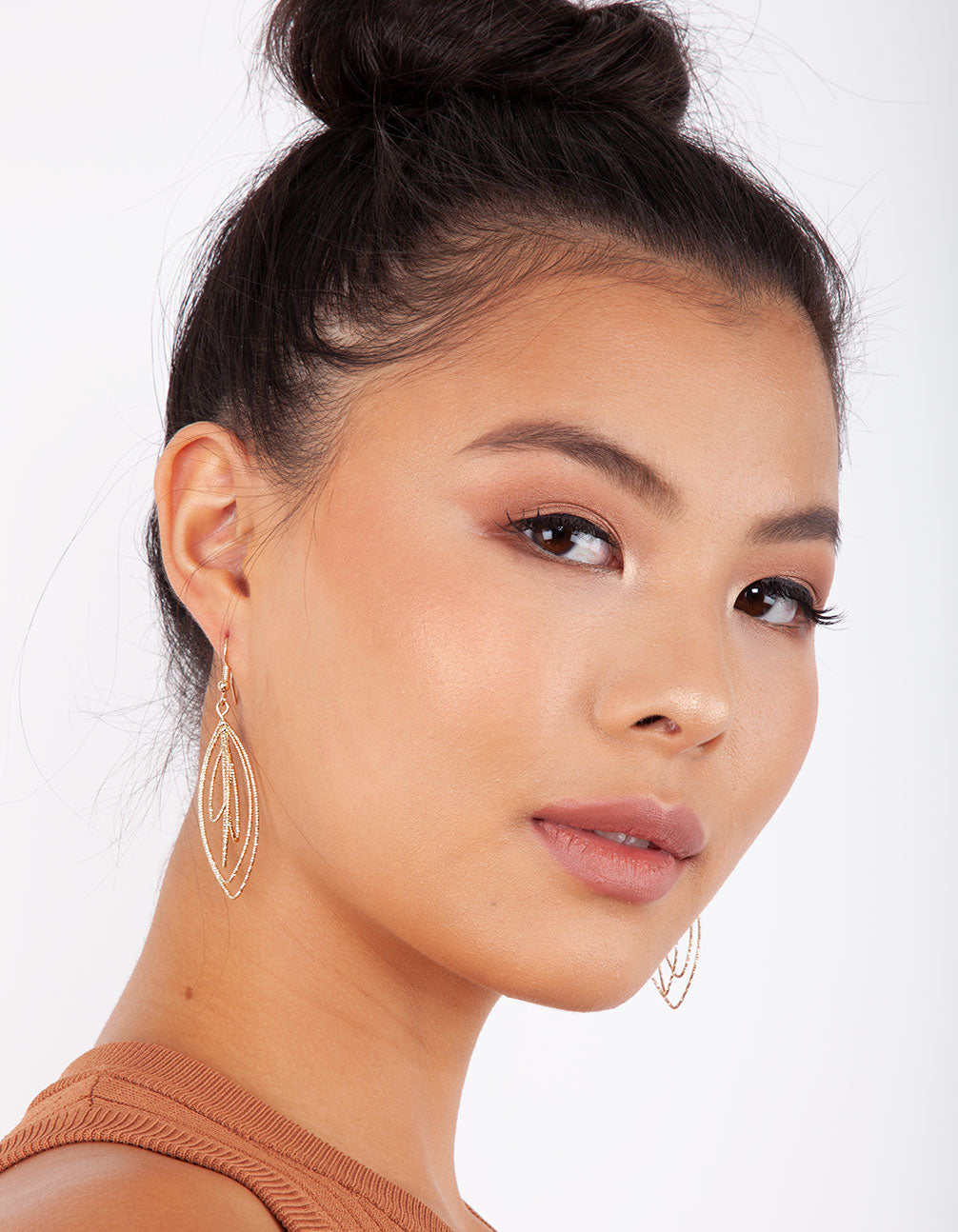 DIACUT LAYERED LEAF DROP EARRING
