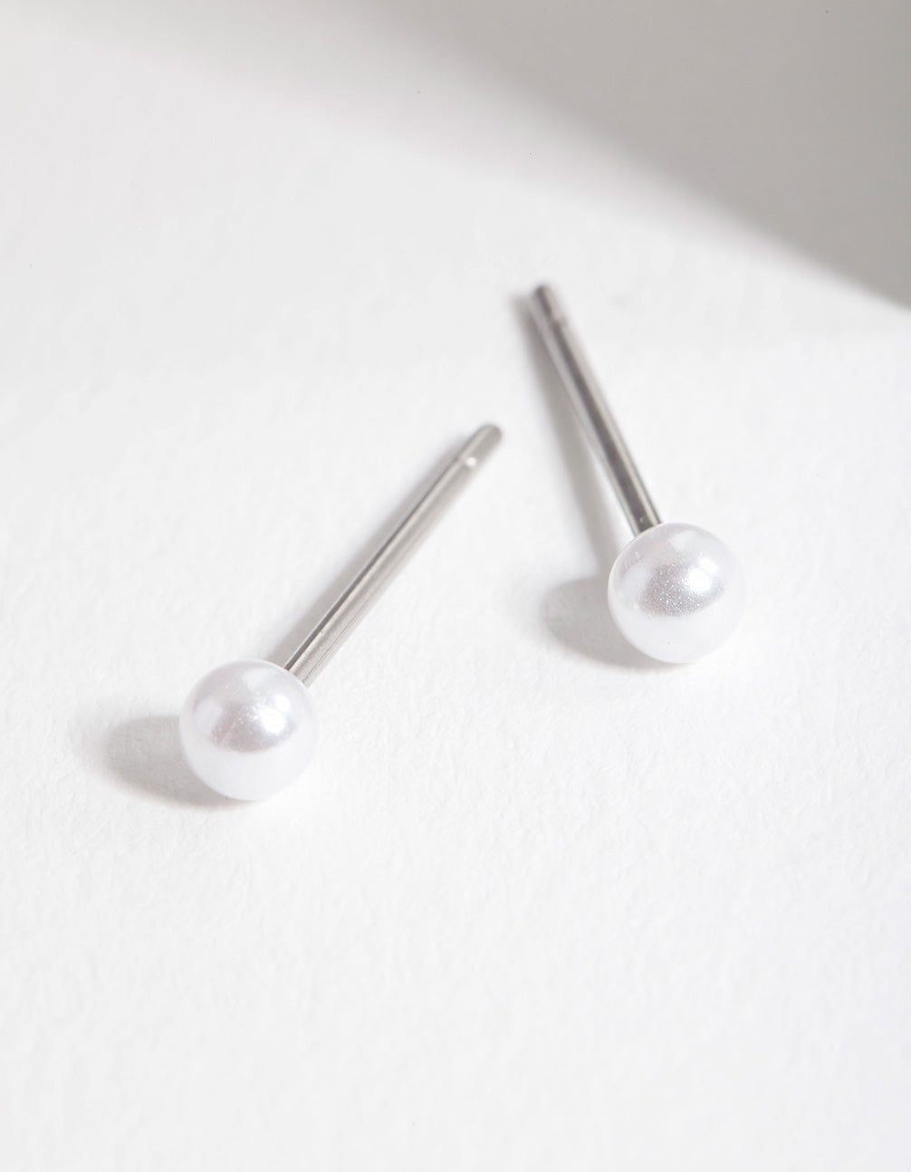 8STD BD TINY PEARL EAR STUD