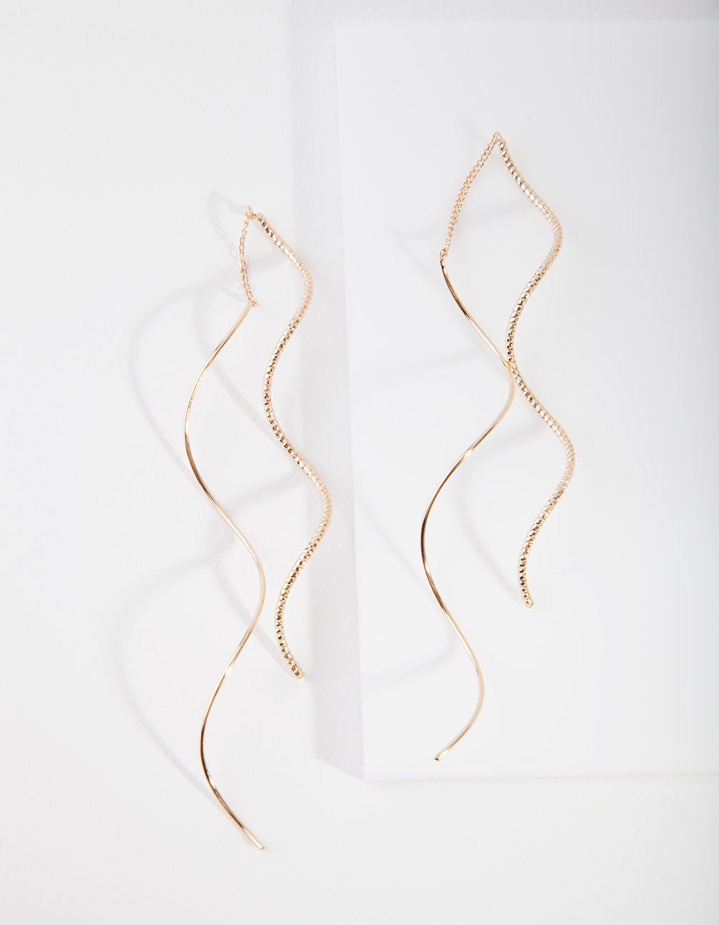 GOLD DOUBLE WAVE THREAD THROUGH EARRING