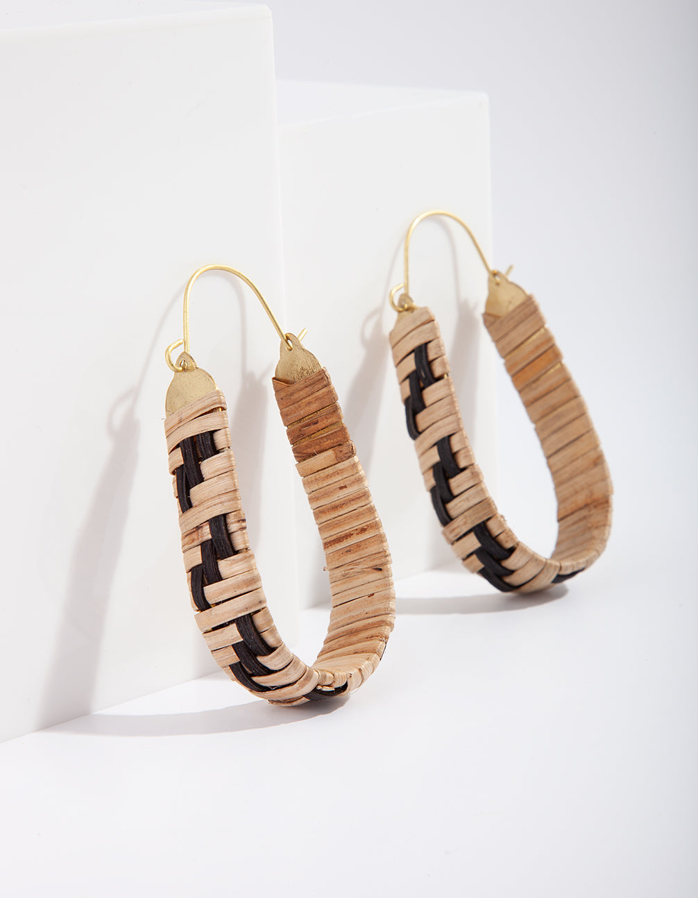 B&N RAFFIA BELL HOOP ER