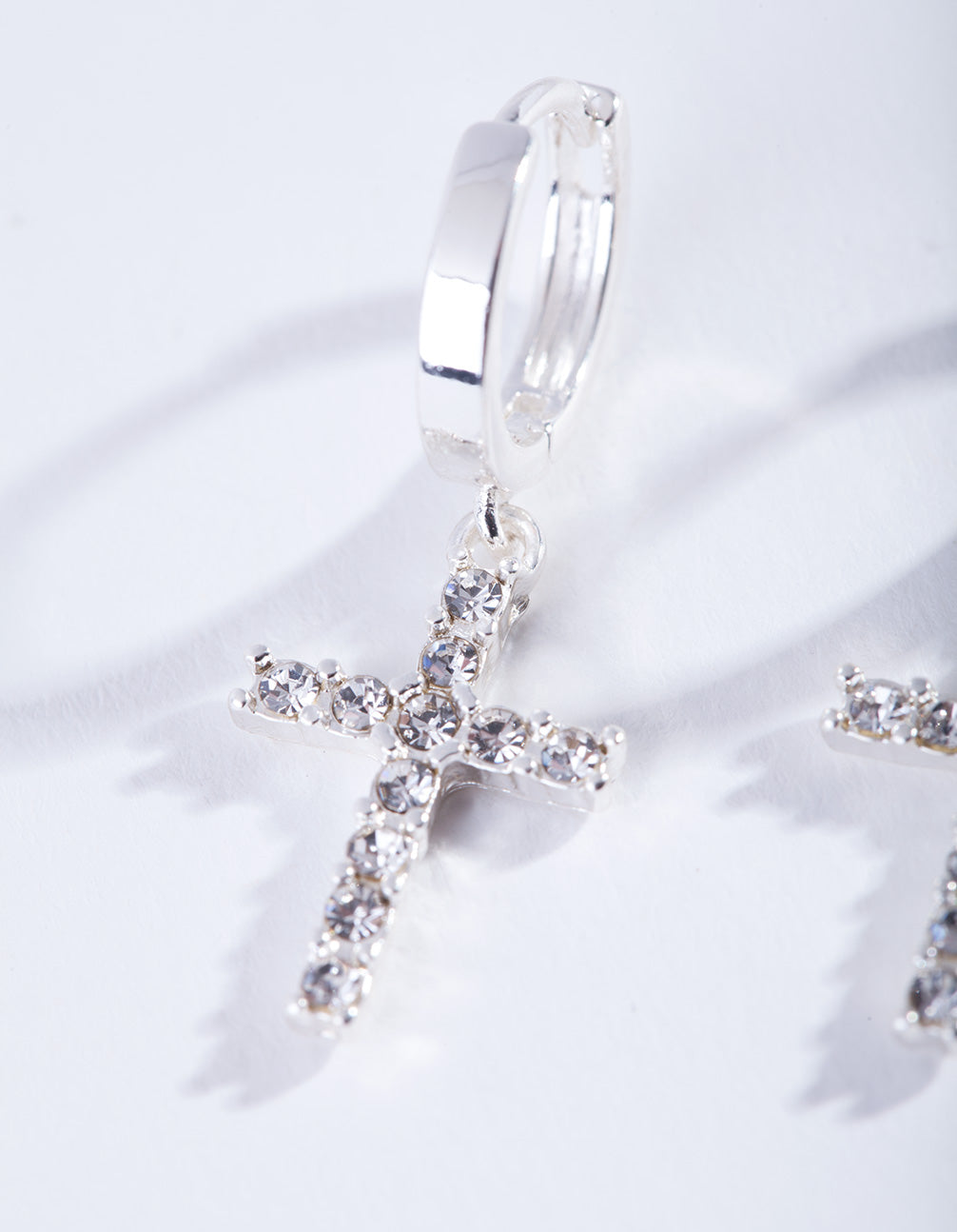 CER SS DIA CROSS HUGGIE@