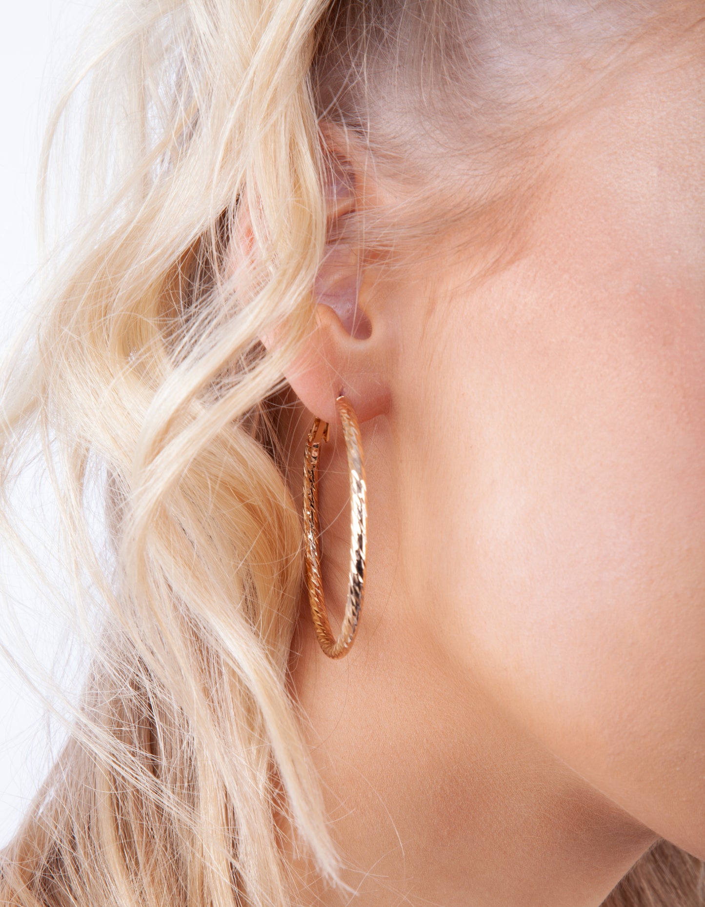 3CM DIA CUT EDGE HOOP IN GOLD EARRING