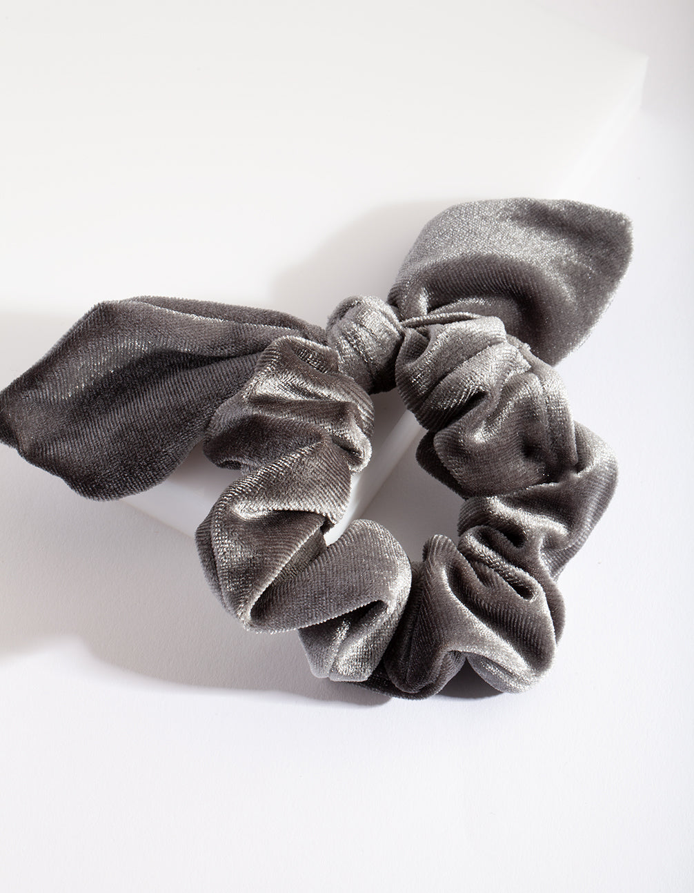 PSHR  GREY BOW VLVT SCRUNCHIE