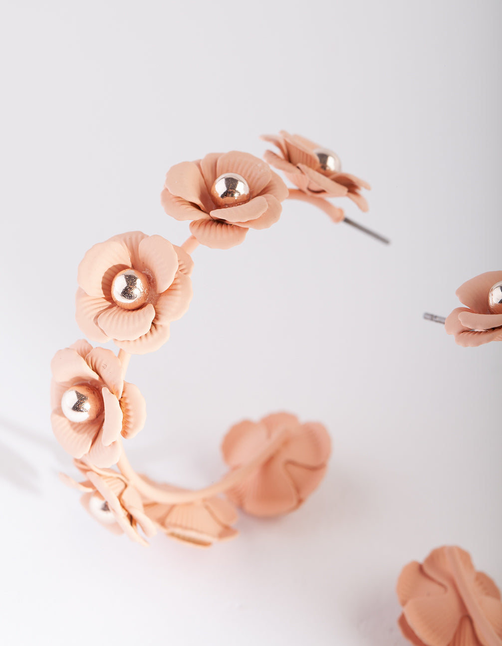 RGLD RG ROW OF FLOWER HOOP ER